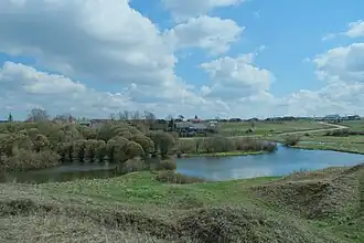 Деревня Скворицы и река Ижора