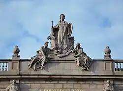 Аллегория «Мать-Швеция» на крыше Здания риксдага (парламента), Стокгольм