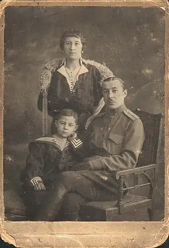 Иван Тхоржевский с женой и сыном, 1915