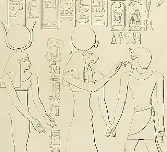 Тутмос II с богинями Сехмет и Хатхор. Изображение на пилоне в храме Карнака