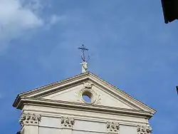 Олень на фронтоне церкви