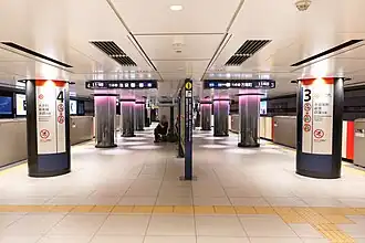 Платформы № 3 и № 4 линии Маруноути