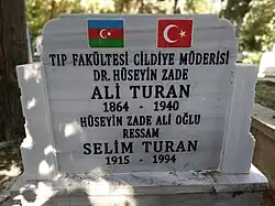 Могила Али-бека Гусейнзаде в Стамбуле, в Караджа Ахмед