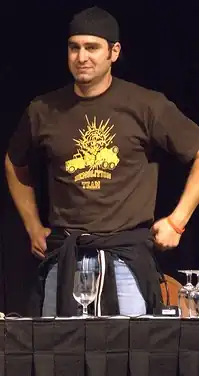 Тори Белечи выступает на DragonCon