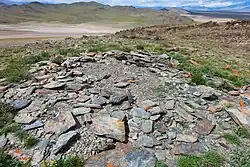 Каменное кольцо на верху гряды