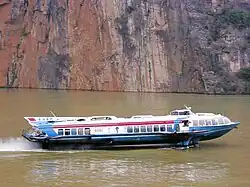 Судно «Метеор» на реке Янцзы в Китае, 2006 год.