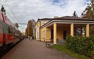 Перрон и вокзал