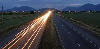 Трансканадское шоссе в районе города Чилливак в сумерках