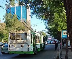 Троллейбус ЛиАЗ-5280 №021 в центре Еревана