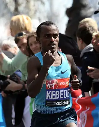 Цегайе на Лондонском марафоне 2013 года