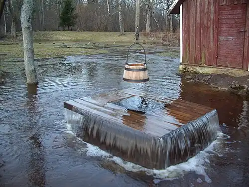 Ведьмин колодец во время высокого половодья