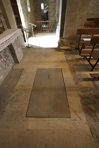 Могила Адосинды, Правия