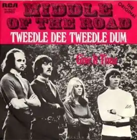 Обложка сингла Middle of the Road «Tweedle Dee Tweedle Dum» (1971)