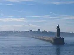 Вид на город со стороны моря и маяка