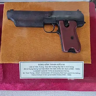 Бесшумный пистолет Type 64 в Музее истории и культуры Хойана