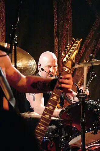 Кари Стреймой на заднем плане, 2007 год