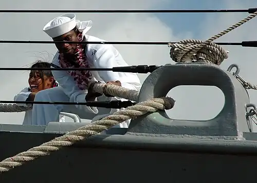 Выборка слабины швартовного конца вручную