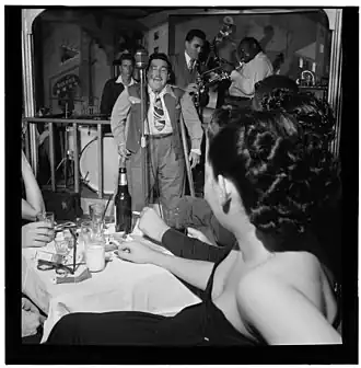 Док Помус выступает в 1947 году вместе с .