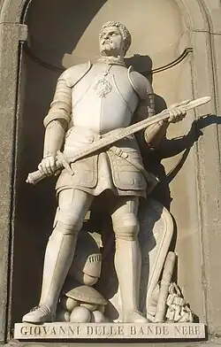 Памятник Джованни делле Банде Нере в галерее Уффици во Флоренции, поставлен в 1537 году его сыном, герцогом Козимо.
