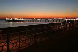 Королевский причал на фоне заката солнца