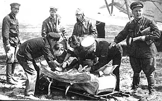 Советский офицер (справа) в Испании