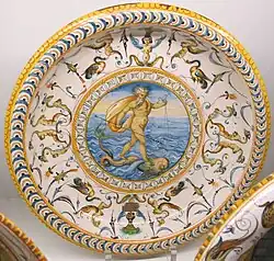 Нептун с гротесками. Урбино. 1560-1575. Майолика, роспись. Музей декоративного искусства (Лувр), Париж