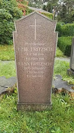 Могила почт-директора Эмиля Фрича (Emil Fritzsch) в Толкевице[нем.] (Дрезден)