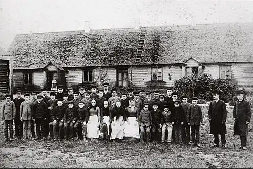 Ученики и учителя приходской школыВяйке-Маарья, 1890 год