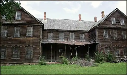 Здание бывшей школы глухонемыхв 2011 году