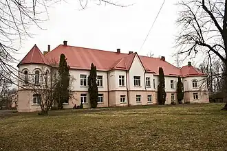 Поместье Ване, ныне основная школа