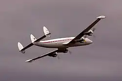 Трёхкилевое оперение на лайнере Lockheed Constellation