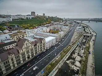 Вид на набережную и проезжую часть во время реконструкции (2017)