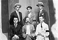 Лайош Вайда с семьёй после смерти матери, 1927 г.