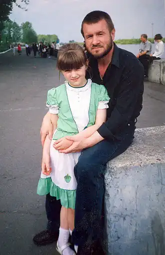 Валерий Гришковец с дочерью. 1998 г.
