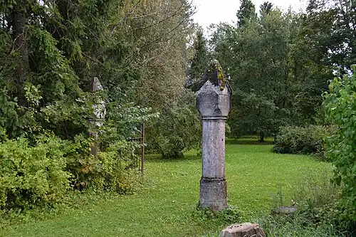 Ворота мызы в 2011 году