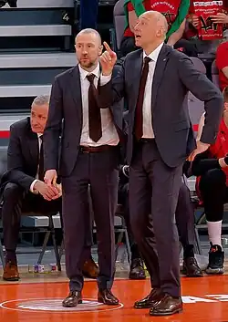 Вознюк (слева) в составе тренерского штаба МБА с Василием Карасёвым