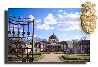 Замок Вельтрусы, парадный двор