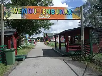 Вход в парк развлечений «Вембу-Тембумаа»