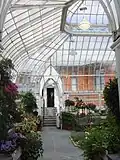 Вид на консерваторию со стороны входа в зал Виктории, через дверь, ведущую в публичную библиотеку Вестмаунт