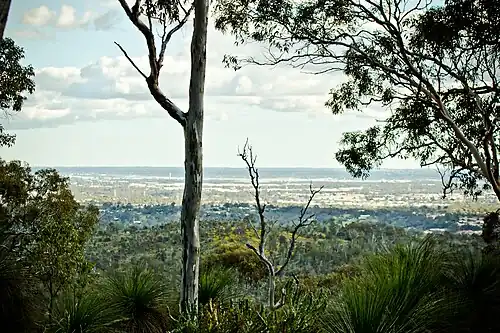 Вид с туристической тропы Игл