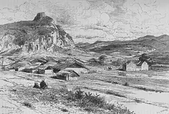 Вид на Донгданг и известняковый массив к северу от него (октябрь 1885 года).