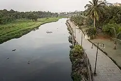 Река в черте города Хайдарабад