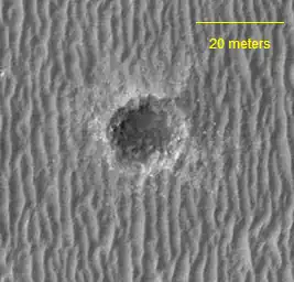 Кратер Викинг, снятый с орбиты аппаратом MRO, камерой выcкого разрешения HiRISE.