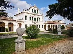 Общий вид виллы