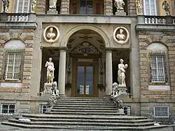 Главный вход