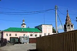 Владимирские церкви, вид с юга. На переднем плане — тёплая Владимирская церковь. 2009 г.