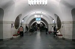 Центральный зал, вид на эскалаторы