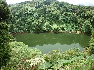 Кратерное озеро вулкана Барва