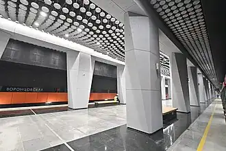 Общий вид зала станции под углом