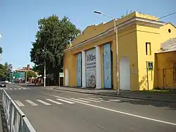 Улица Восстания, Вид на здание сухопутного манежа Кронштадтской крепости